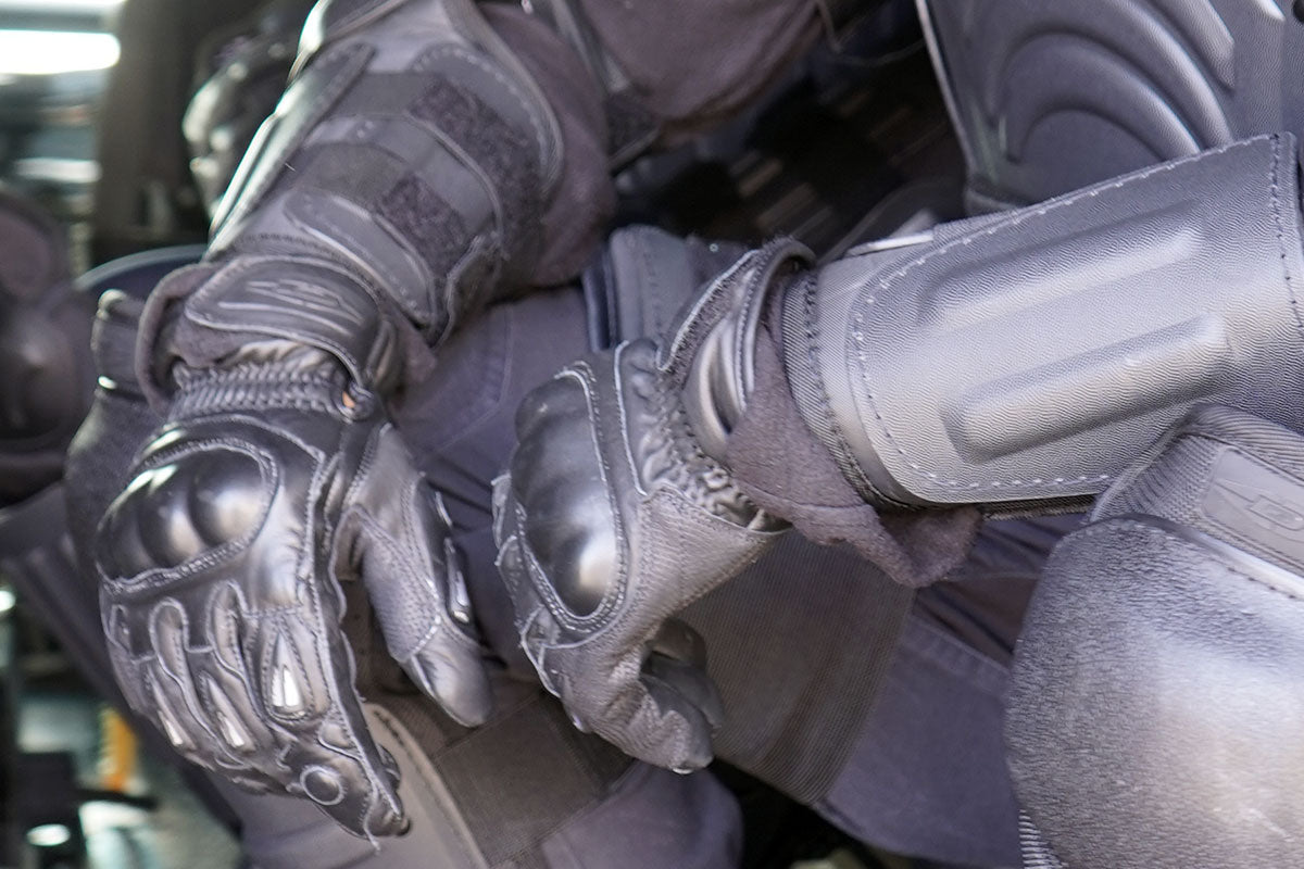 Damascus Vector™ Short Cuff Riot Control Gloves with Carbon-Tek™ Fiber Knuckles CRT50 - WCUniforms