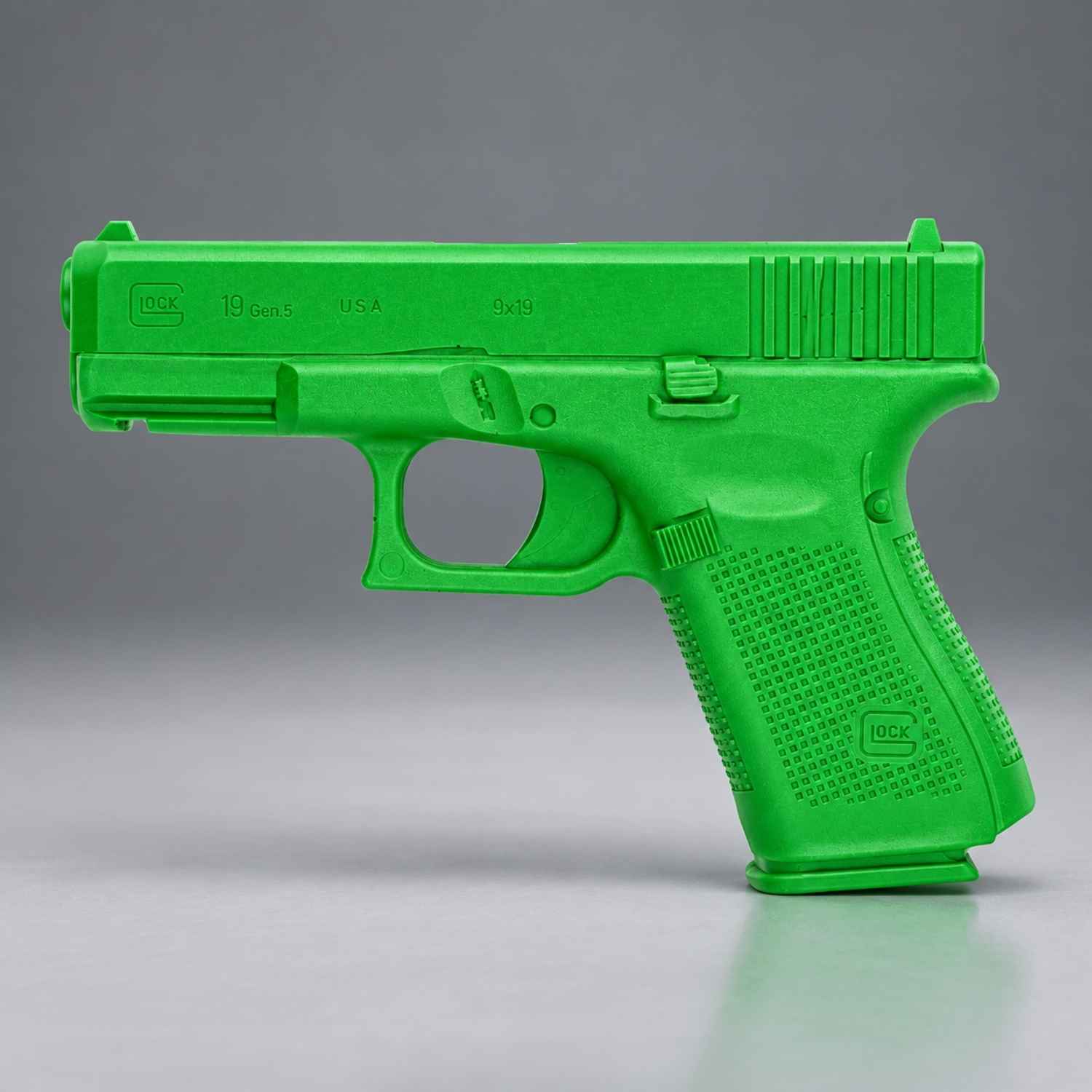 Ring's BlueGuns Glock 19/23/32 Gen 5 inert training replica in green, model FSG19G5G