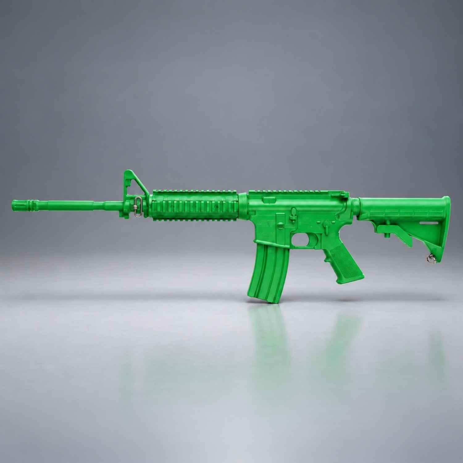 Green Ring's BlueGuns M4 FSM4FTRCS training rifle with flat top, closed stock and forward rail, side view.
