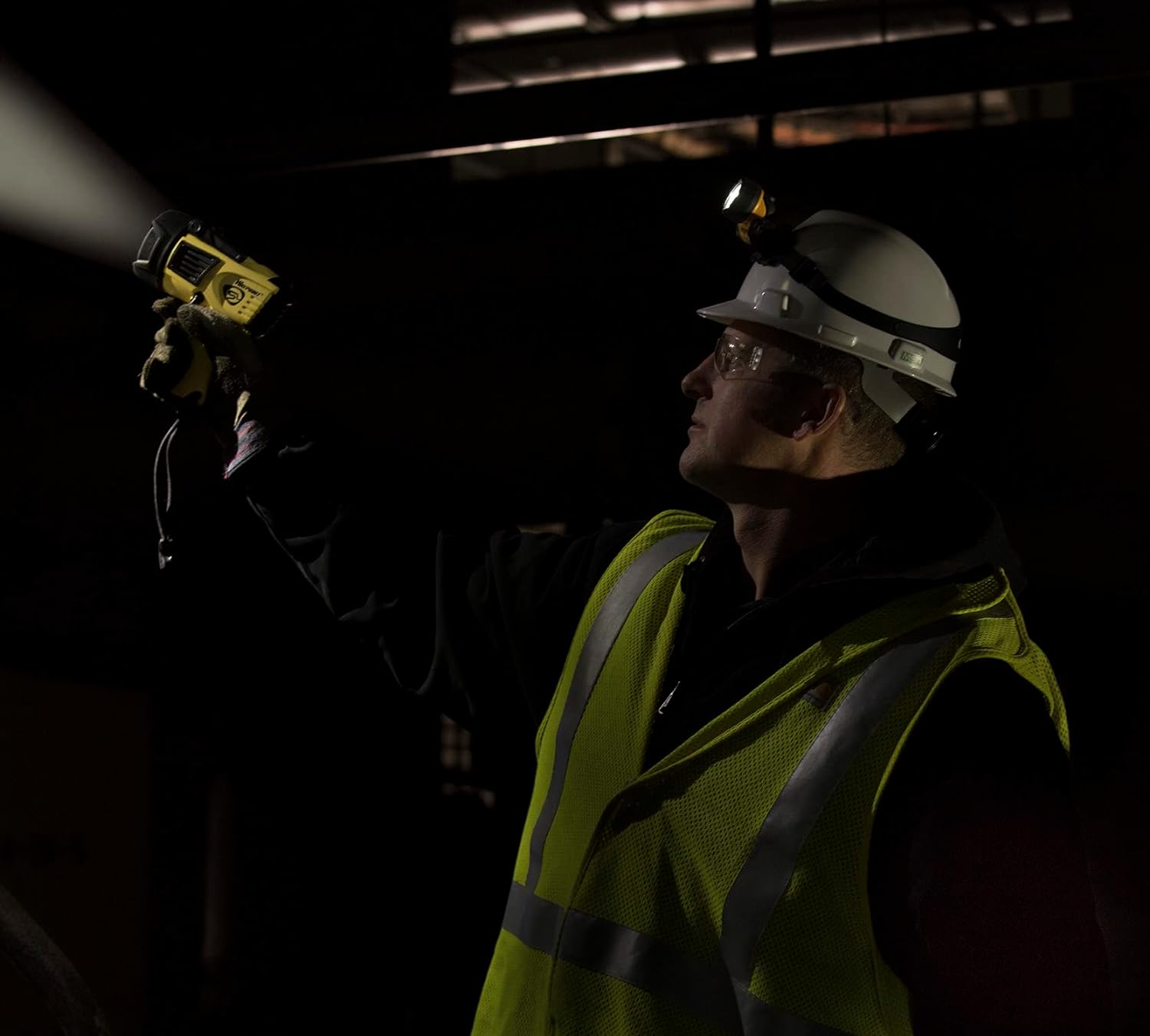 Streamlight Waypoint® LED Spotlight - Black or Yellow - WCUniforms