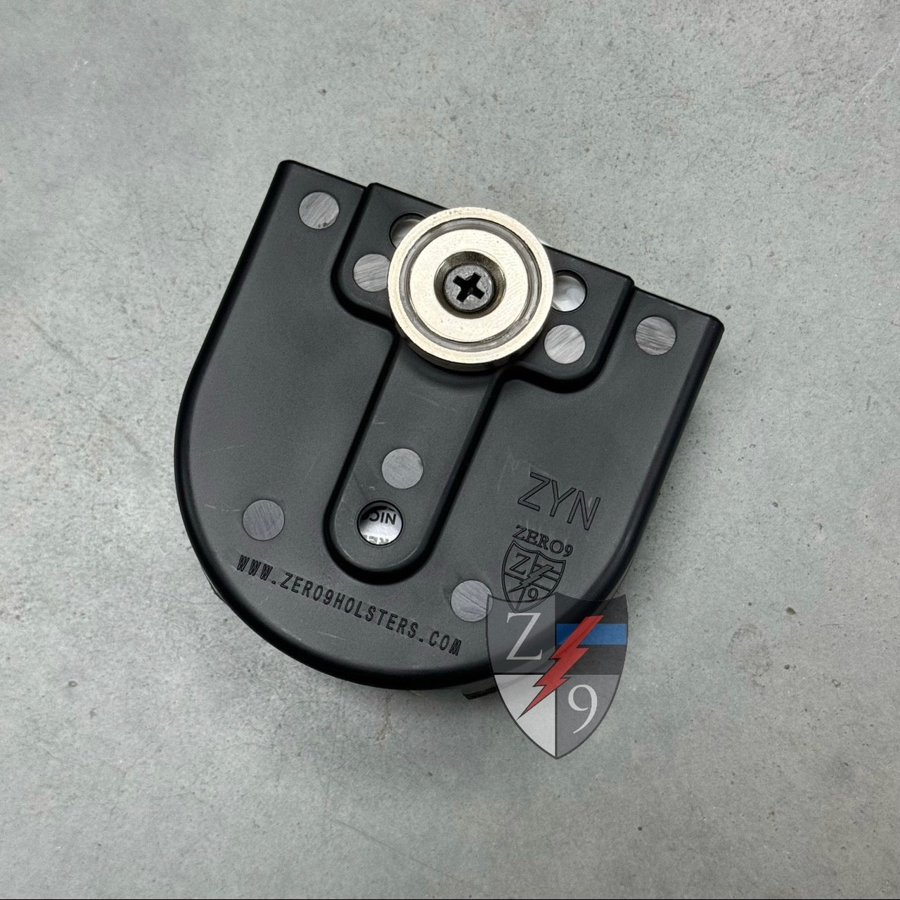 Zero9 Solutions Z9-1101 kydex ZYN can case in black with magnet attachment, side profile view